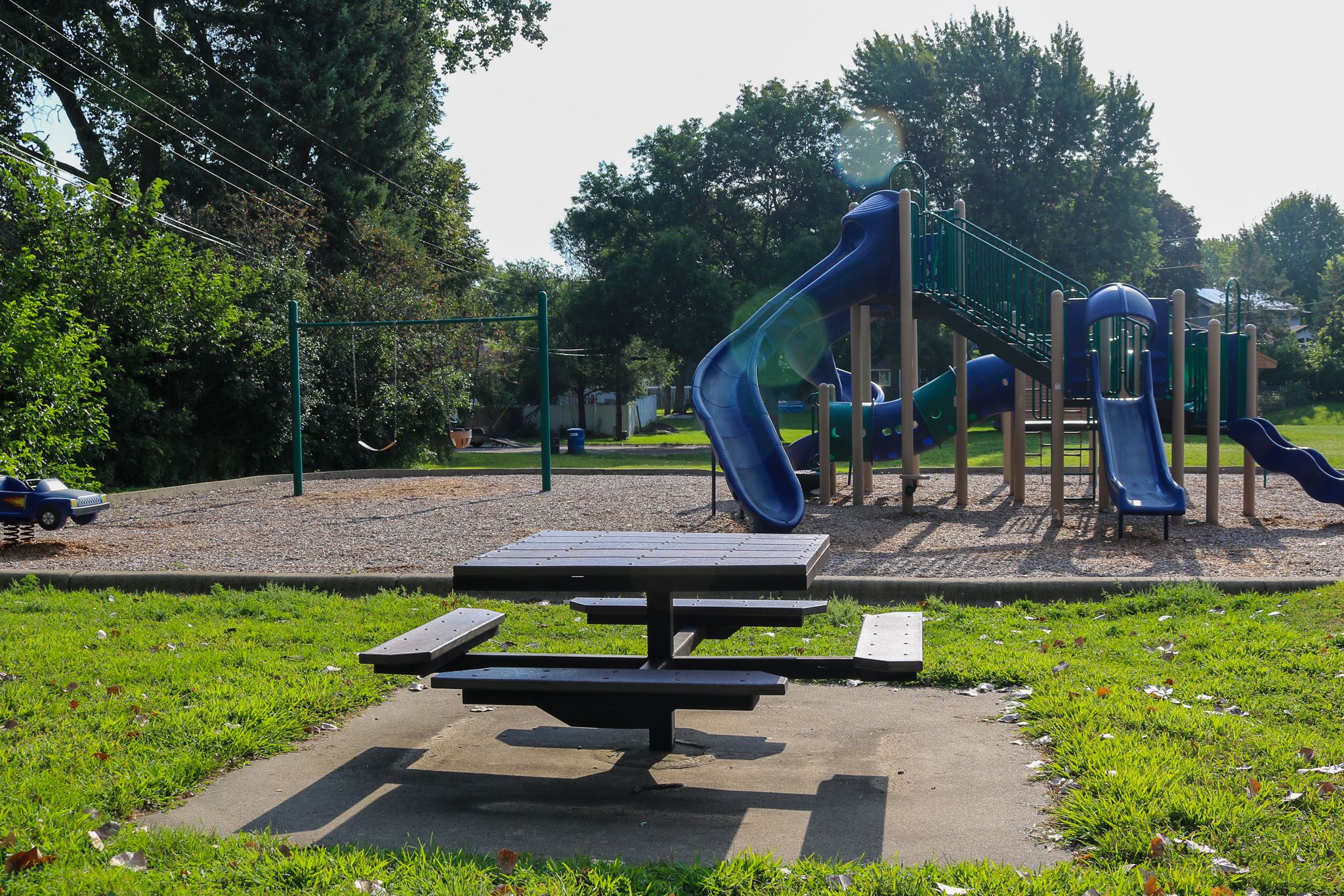 Timberland Knolls playground and picnic table